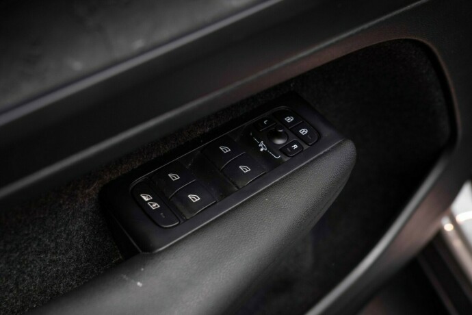 volvo-xc-40-elektrisitet-2023-big-22