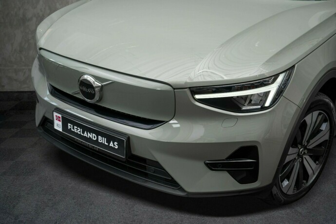 volvo-xc-40-elektrisitet-2023-big-4