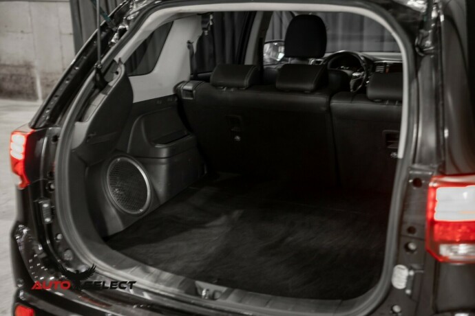 mitsubishi-outlander-elektrisitetbensin-2016-big-9