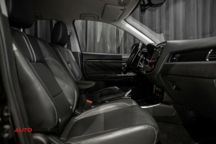 mitsubishi-outlander-elektrisitetbensin-2016-big-17
