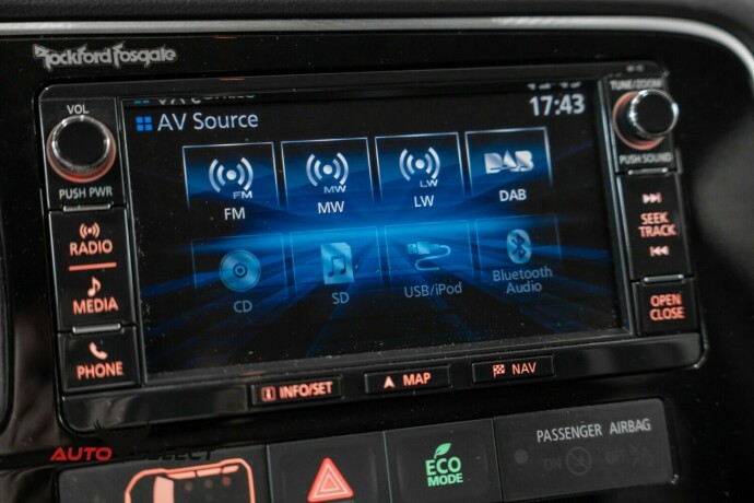 mitsubishi-outlander-elektrisitetbensin-2016-big-43