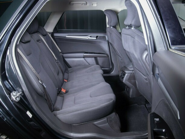 ford-mondeo-bensin-2015-big-13