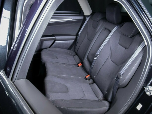ford-mondeo-bensin-2015-big-32