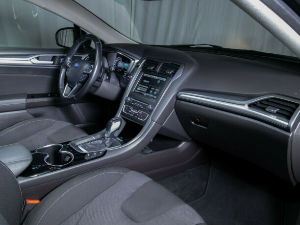 ford-mondeo-bensin-2015-big-20