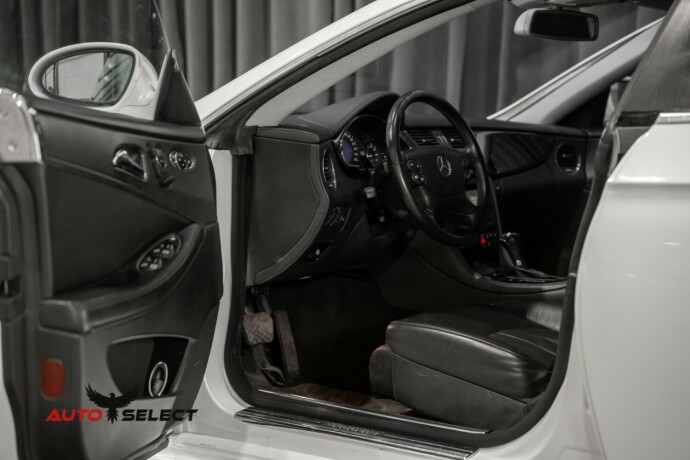 mercedes-benz-cls-bensin-2005-big-24