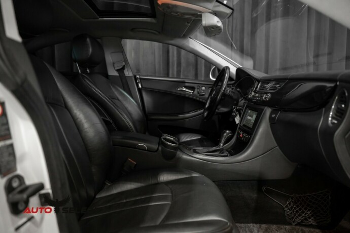 mercedes-benz-cls-bensin-2005-big-22
