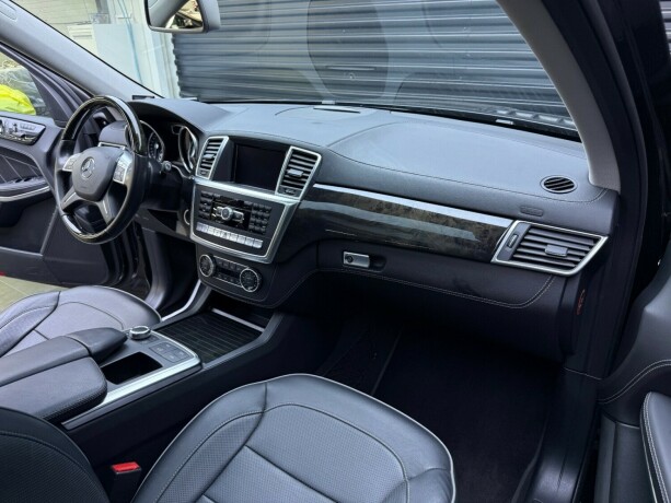 mercedes-benz-gl-bensin-2013-big-10
