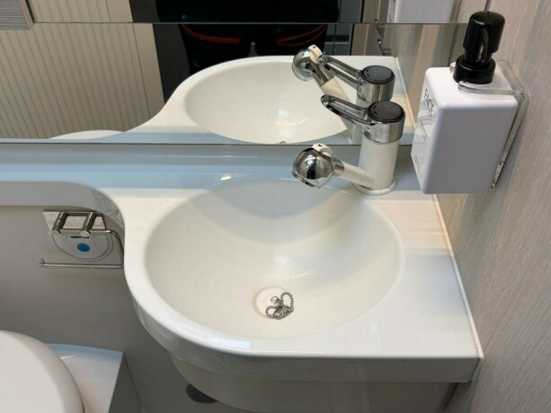 tourne-black-edition-topputgave-vinterisolert-el-varme-i-gulv-stor-varmer-solcelle-lithium-x2-diesel-2019-big-47