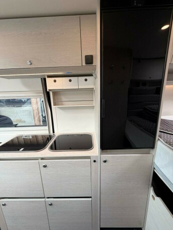 tourne-black-edition-topputgave-vinterisolert-el-varme-i-gulv-stor-varmer-solcelle-lithium-x2-diesel-2019-big-37