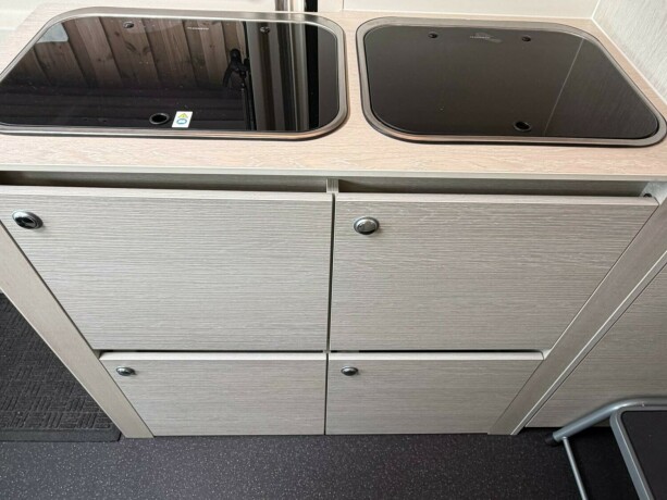 tourne-black-edition-topputgave-vinterisolert-el-varme-i-gulv-stor-varmer-solcelle-lithium-x2-diesel-2019-big-32