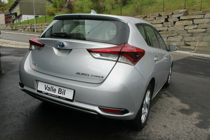 toyota-auris-elektrisitetbensin-2017-big-3