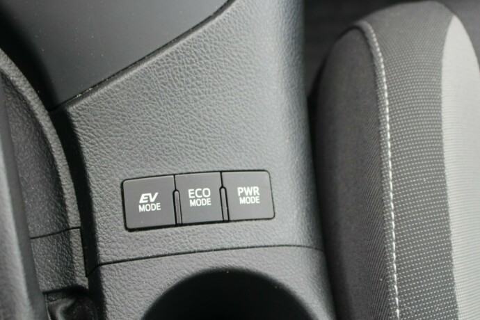 toyota-auris-elektrisitetbensin-2017-big-19