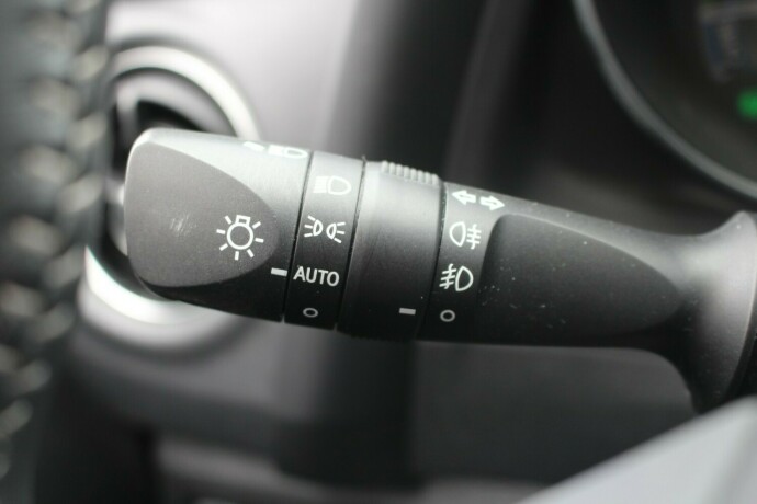 toyota-auris-elektrisitetbensin-2017-big-12