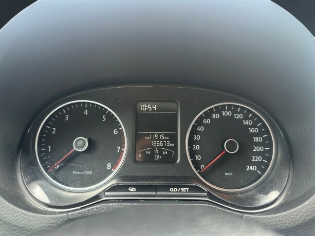 volkswagen-polo-bensin-2013-big-22