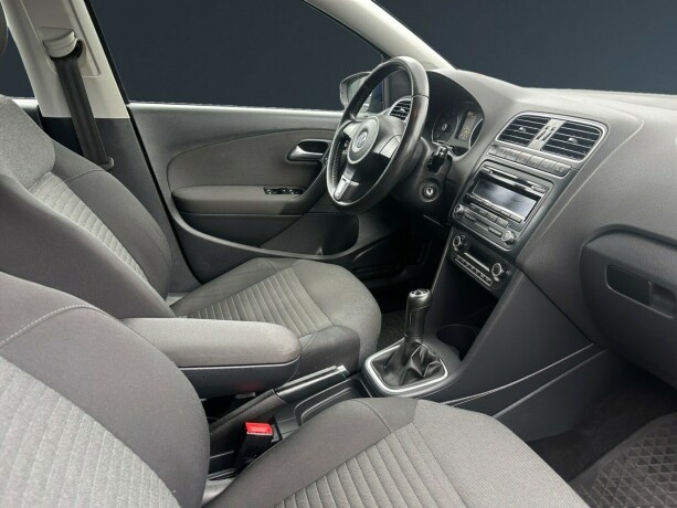volkswagen-polo-bensin-2013-big-11