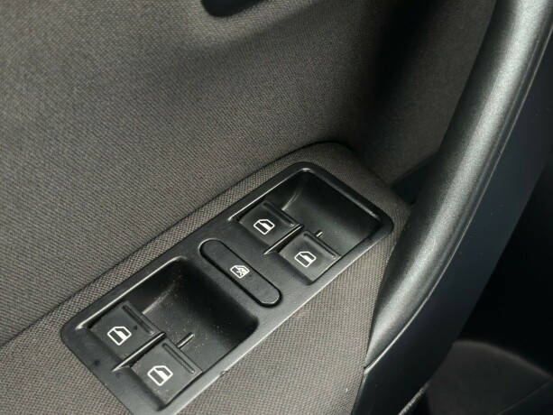 volkswagen-polo-bensin-2013-big-19