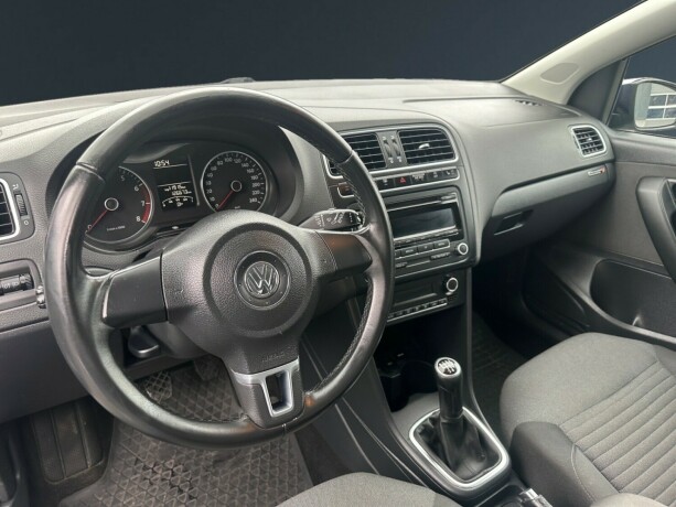 volkswagen-polo-bensin-2013-big-8