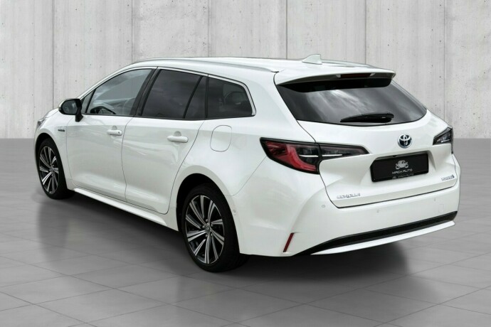 toyota-corolla-elektrisitetbensin-2021-big-3