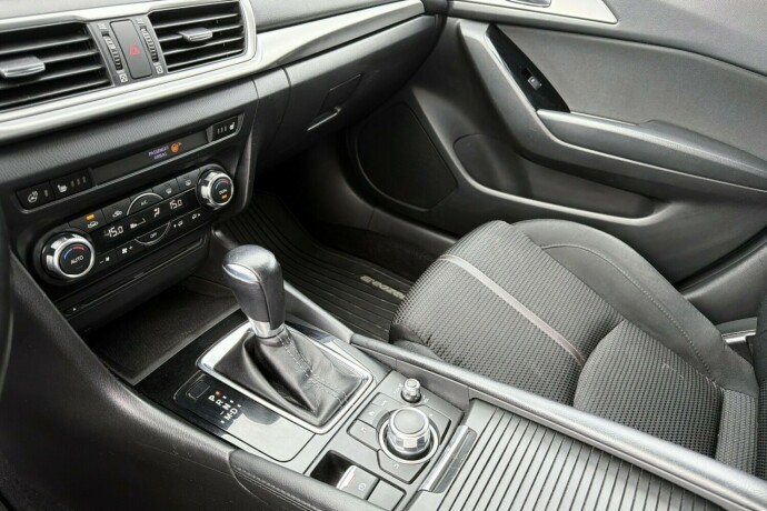 mazda-3-diesel-2017-big-15