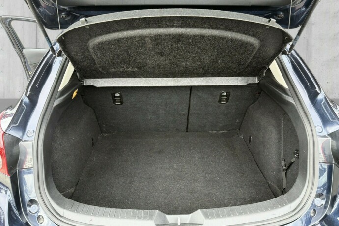 mazda-3-diesel-2017-big-19