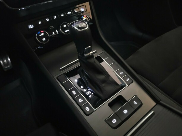 skoda-superb-diesel-2020-big-27