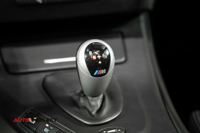 bmw-m3-bensin-2010-big-39