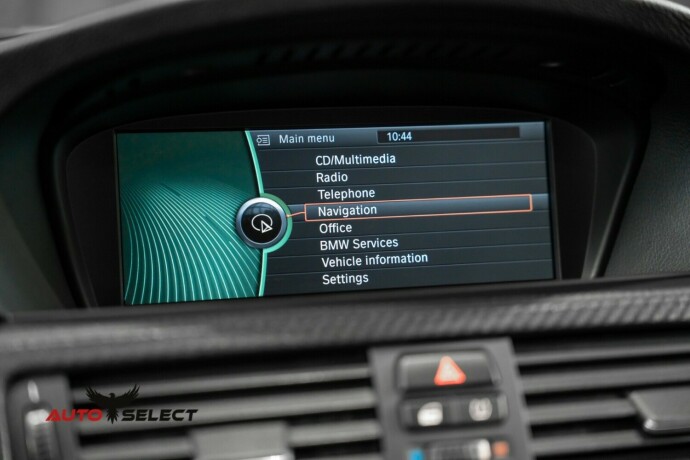 bmw-m3-bensin-2010-big-43