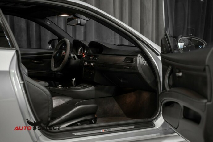 bmw-m3-bensin-2010-big-17
