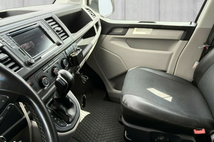 volkswagen-transporter-diesel-2019-big-15