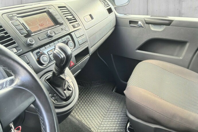 volkswagen-caravelle-diesel-2011-big-15
