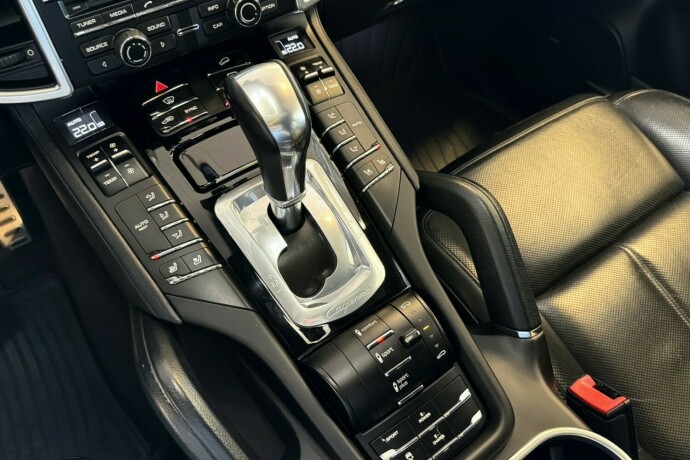 porsche-cayenne-elektrisitetbensin-2016-big-16