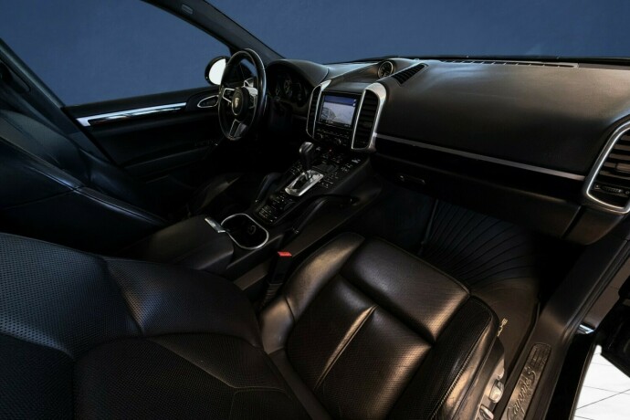 porsche-cayenne-elektrisitetbensin-2016-big-10