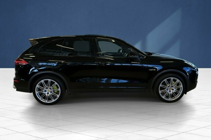 porsche-cayenne-elektrisitetbensin-2016-big-1