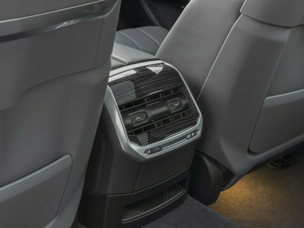 bmw-i7-elektrisitet-2023-big-44