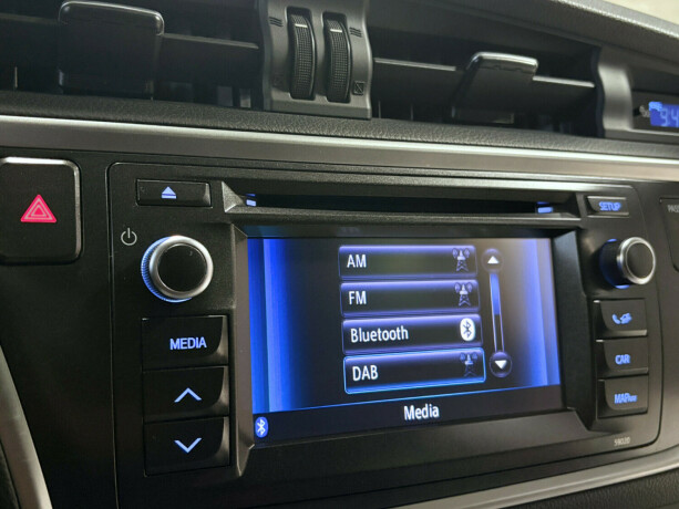 toyota-auris-bensin-2013-big-9