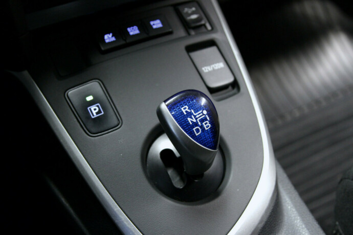 toyota-auris-bensin-2013-big-12
