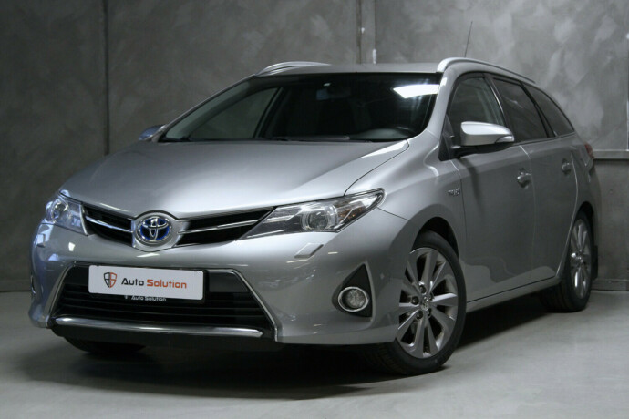 toyota-auris-bensin-2013-big-0