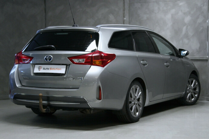 toyota-auris-bensin-2013-big-1