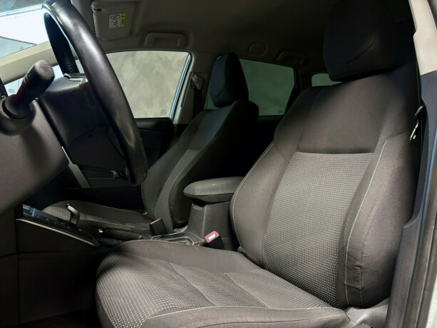 toyota-auris-bensin-2013-big-3
