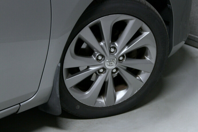 toyota-auris-bensin-2013-big-20