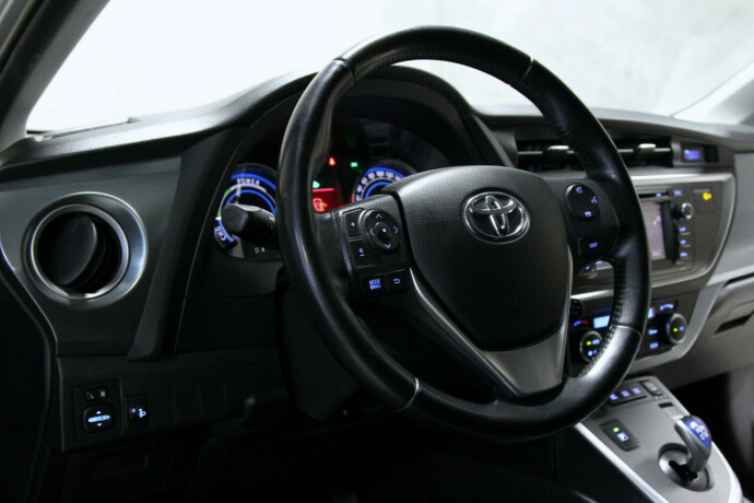 toyota-auris-bensin-2013-big-15