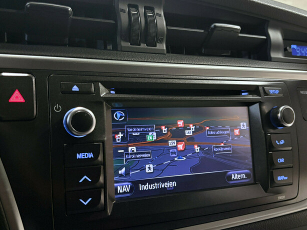 toyota-auris-bensin-2013-big-6