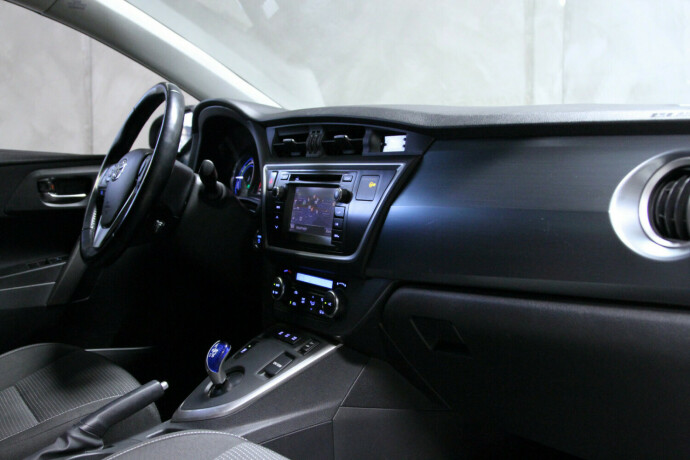 toyota-auris-bensin-2013-big-5
