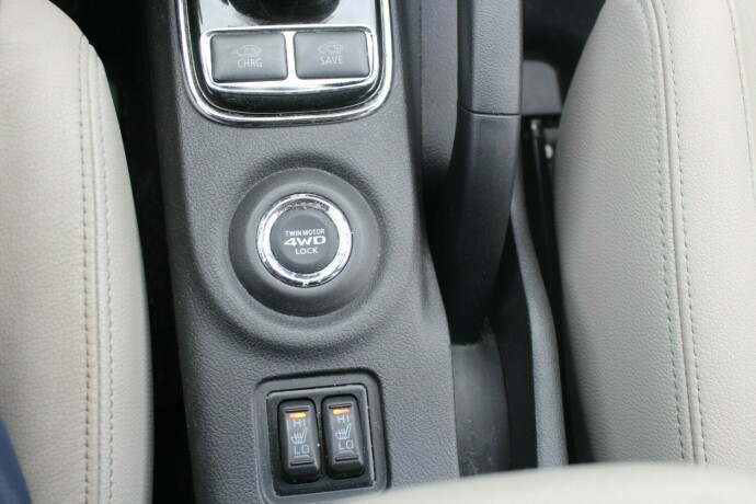 mitsubishi-outlander-elektrisitetbensin-2014-big-21
