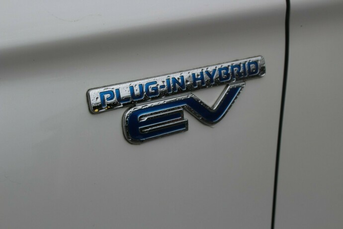 mitsubishi-outlander-elektrisitetbensin-2014-big-2