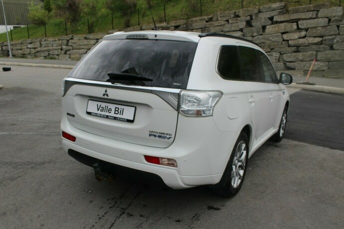 mitsubishi-outlander-elektrisitetbensin-2014-big-4