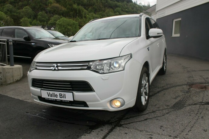 mitsubishi-outlander-elektrisitetbensin-2014-big-1
