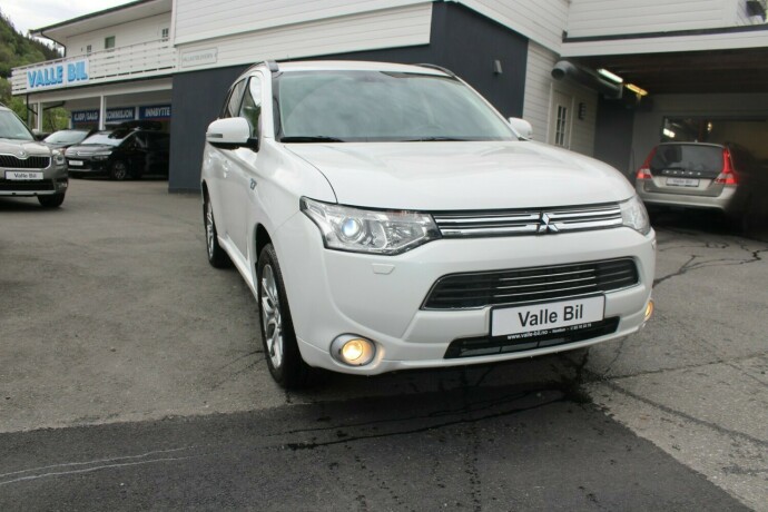 mitsubishi-outlander-elektrisitetbensin-2014-big-0