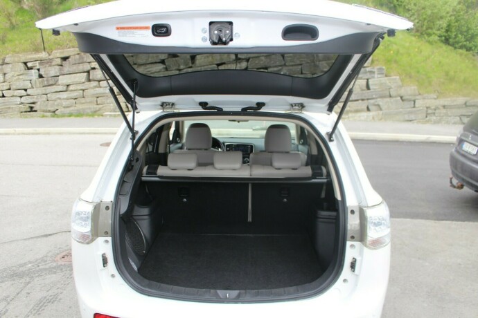 mitsubishi-outlander-elektrisitetbensin-2014-big-5