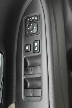 mitsubishi-outlander-elektrisitetbensin-2014-big-10